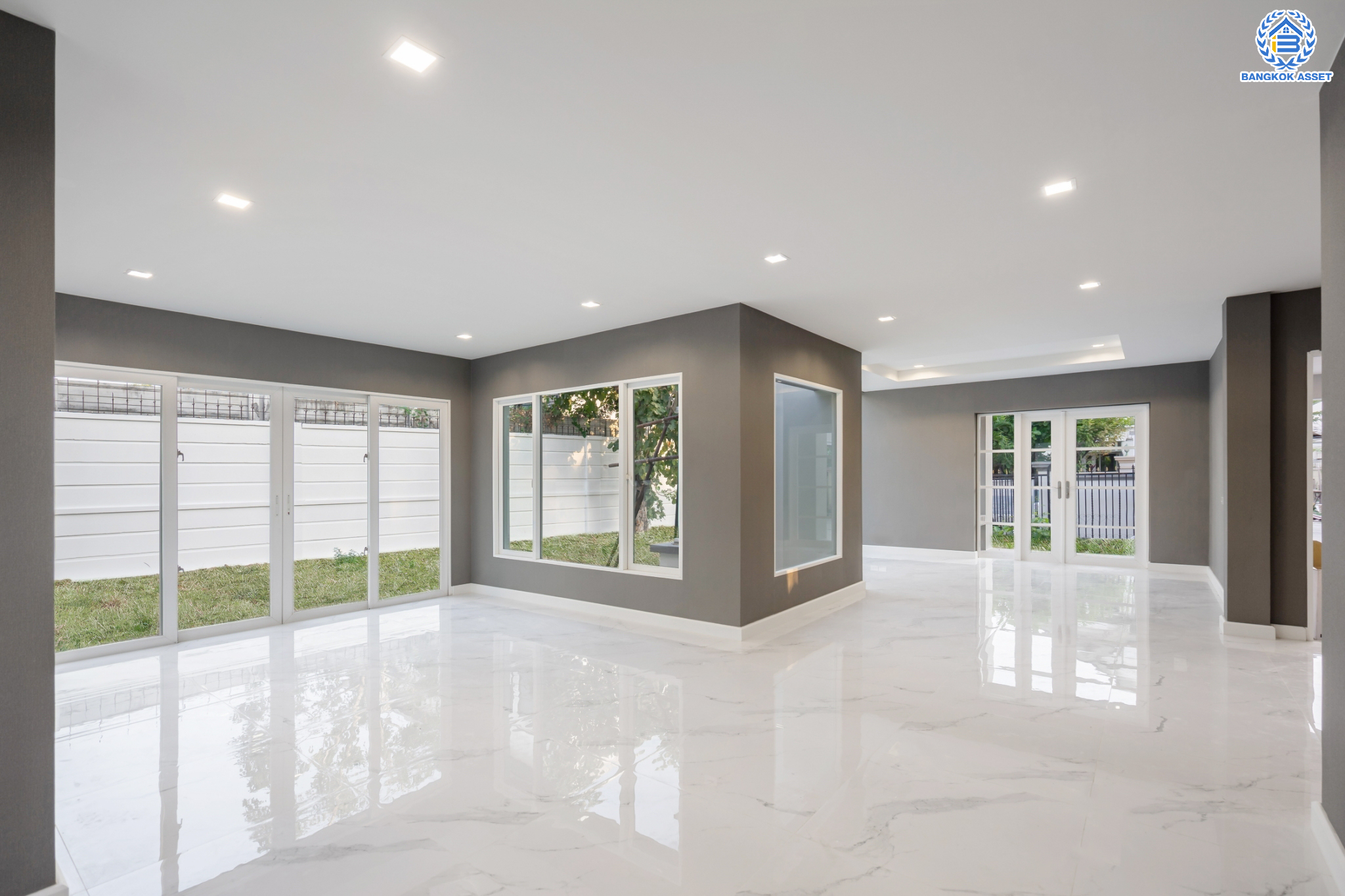 บ้านมือสองตกแต่งใหม่ ม.ลัดดารมย์ วัชรพล แบรนด์ Q.House หลังมุม เนื้อที่ 128 ตร.ว. ฟังก์ชัน 3 ห้องนอน 4 ห้องน้ำ 1 ห้องแม่บ้าน จอดรถได้ 4 คัน Facilities ครบครัน บนทำเลเชื่อมต่อหลายเส้นทาง ถ.รามอินทรา ถ.สายไหม และถ.พหลโยธิน ใกล้สนามบินดอนเมือง ทางด่วน "ศรีรัช" และ เซ็นทรัลรามอินทรา